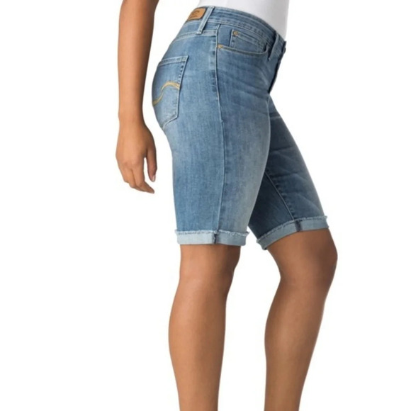 Levis Signature  modern skinny cuffed raw hem Bermuda jean shorts - Picture 2 of 10